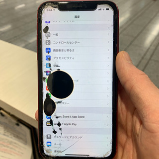 iPhone XRの画面に滲みが！今すぐスマップル川崎店で修理を！