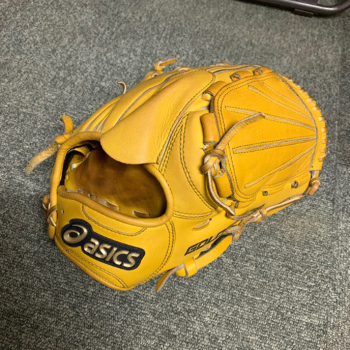 硬式投手用グローブ