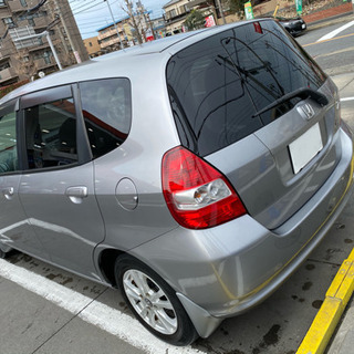 値下げ　フィット　7月22日まで車検あり　大きな傷凹みなくそのまま乗れますの画像