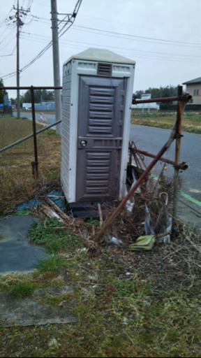 仮設トイレ