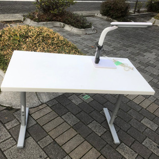 大幅値下げ！パソコンデスク　デスクライトのセットの画像