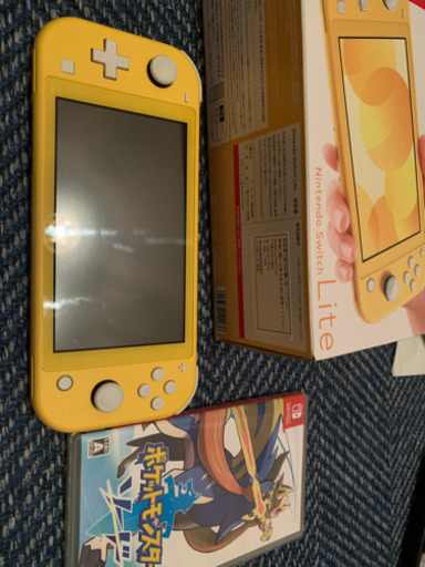 【受け渡し者決まりました！】Nintendo Switch Light (イエロー)+ポケットモンスターソード!!!!!