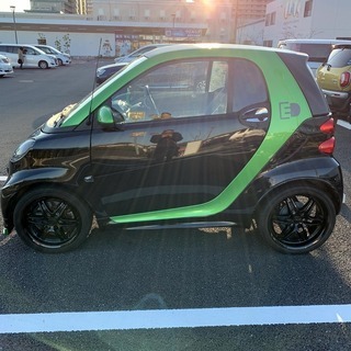 特別限定車　スマート フォーツーエレクトリックドライブ　ブラバスの画像