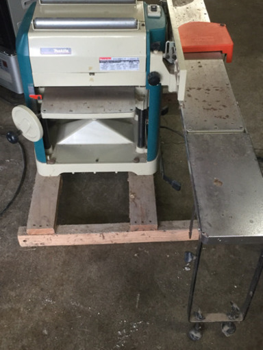 13万で御成約‼️ありがとうございます‼️超美品 マキタ 自動カンナ 2031S 替刃式 100V 312mm 手押155mm 手押カンナ付 makita 良品中古 カンナ 鉋