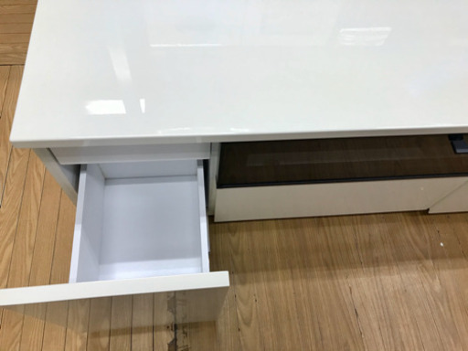 【リサイクルサービス八光　田上店　配達・設置OK】エナメルホワイト＆ブラックガラス　60V型対応　テレビボード