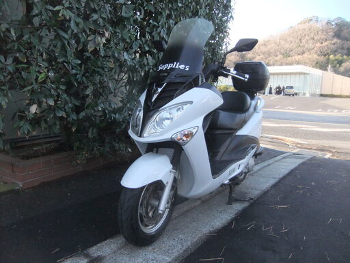 SYM RV125iFI実働中古美車GIVIリアBOX付き　バフ磨き済み　バッテリーフル充電済　オイル交換後渡　書類有