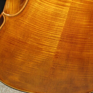 チェロ ドイツの小さな工房で制作された楽器です