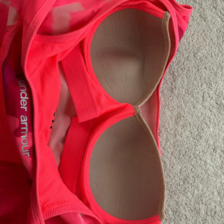 アンダーアーマー　トップスの画像