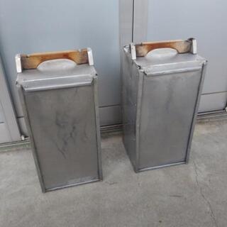 中古品　アルミ製の出前箱　２台セット　舞台小道具、ヴィンテージに最適！