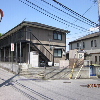 即日入居可　1階　専用庭付　敷地内駐車場あり　２ＤＫ　大型犬　猫...