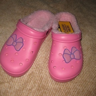 タグ付き未使用品 crocs クロックス 風 サンダル ピンクボア付き リボン 　サイズ違いの画像