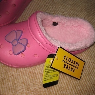 タグ付き未使用品 crocs クロックス 風 サンダル ピンクボア付き リボン 　サイズ違いの画像