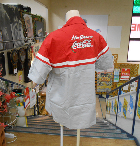コカ・コーラ ボタンダウン シャツ Lサイズ 背面刺繍 半袖シャツ ワークシャツ  No Reason Coca-Cola  ☆ PayPay(ペイペイ)決済可能 ☆ 札幌市 清田区 平岡 コカ・コーラ ボタンダウン シャツ Lサイズ 背面刺繍 半袖シャツ