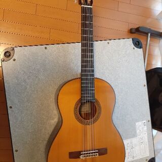 中古のクラシックギターです