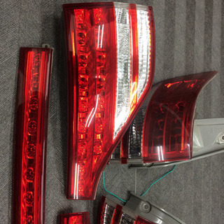 エスティマ テールランプの画像