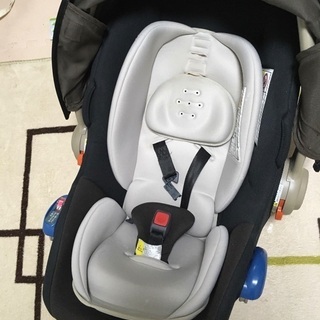 コンビ　チャイルドシート ベビーカーの画像