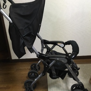 コンビ　チャイルドシート ベビーカーの画像