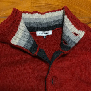 a.v.v  赤　セーター　オシャレ　ラインの画像