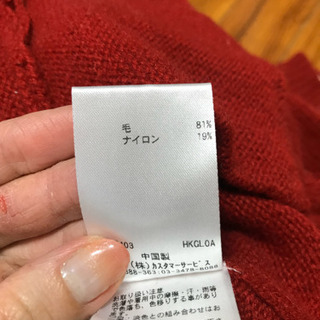 a.v.v  赤　セーター　オシャレ　ラインの画像