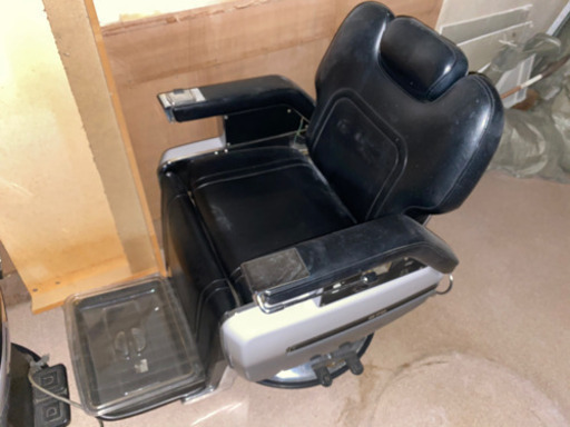 タカラベルモント  理容椅子 2脚