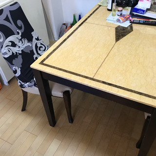 大理石テーブル