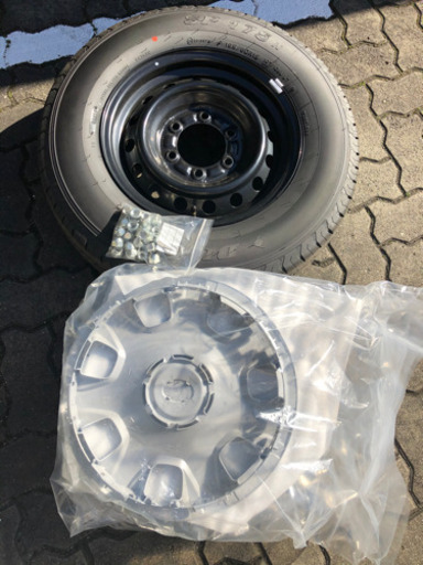 ハイエース純正タイヤ新品