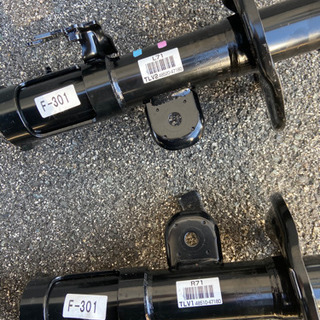 プリウス用サスペンション周り部品一式の画像