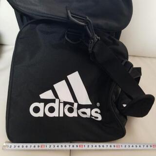 adidasスポーツバッグの画像