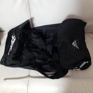 adidasスポーツバッグの画像