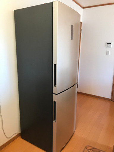 ⭐︎値下げ⭐︎冷蔵庫　幅60cm高さ178cm奥行き65cm