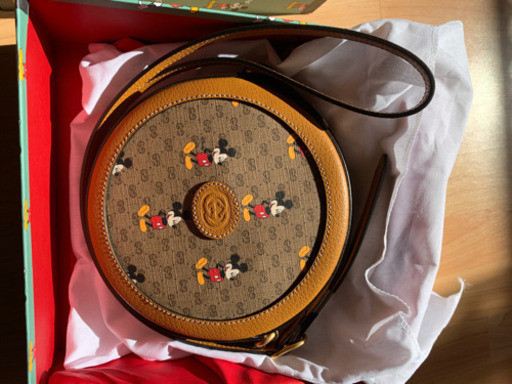 GUCCI、ディズニーコラボ新作　ラウンドショルダーバッグ