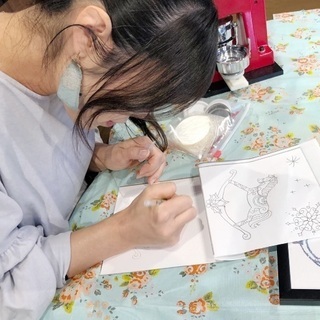 大人のなぞり絵ラメアートの画像