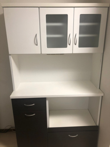 【使い勝手◎】白×茶の食器棚！