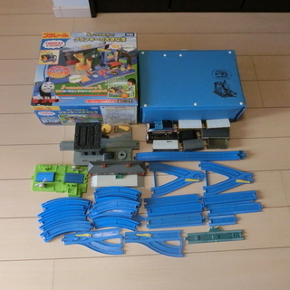 トーマスおでかけ立体マップ とクランキーの大きな港セット　プラレールの画像