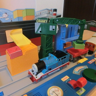 トーマスおでかけ立体マップ とクランキーの大きな港セット　プラレールの画像