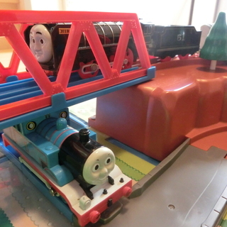 トーマスおでかけ立体マップ とクランキーの大きな港セット　プラレールの画像