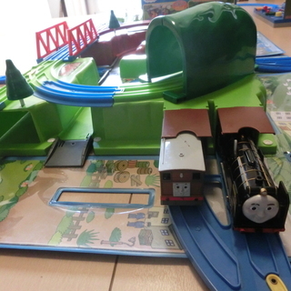 トーマスおでかけ立体マップ とクランキーの大きな港セット　プラレールの画像