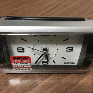 アナログ　目覚まし時計　ベル型　単三電池3本必要