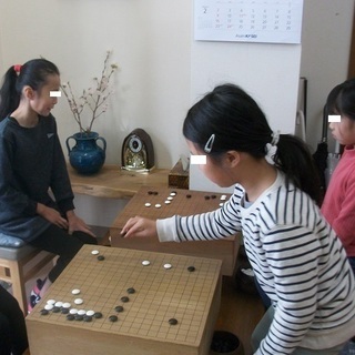 初心者に囲碁を教えています