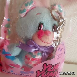 新品袋入り『YUM YUMS』Chuckle Chlp Bear　candy　flaver付き8㎝ぬいぐるみストラップ　８０％ＯＦＦ値下げの画像
