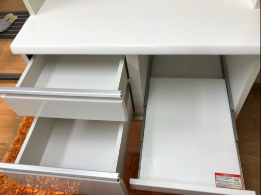 【リサイクルサービス八光　田上店　配達・設置OK】エナメルホワイト　食器棚スリム　2口コンセント付