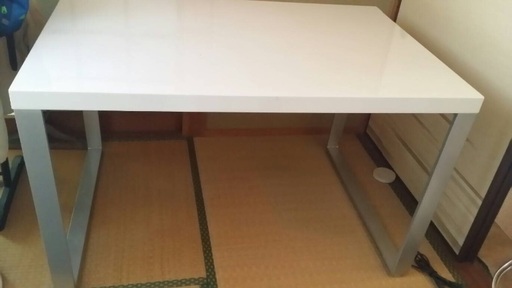 ホワイト鏡面テーブル 最終値下げ‼️