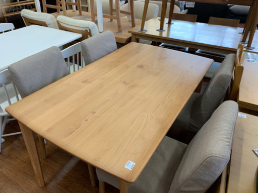 お部屋とマッチしやすい色合い!ダイニング5点セットです！