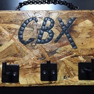 モザイクタイルで作成したCBXネームプレートです。