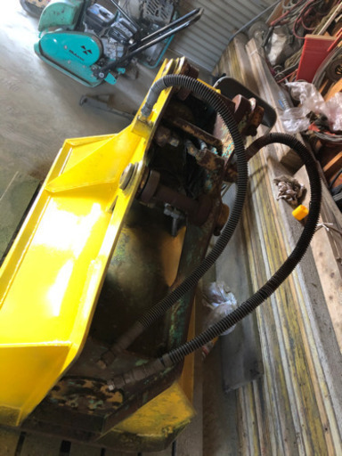 草刈機　バックホウ