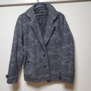 【アウター2点】フード付コートと迷彩ジャケットの画像