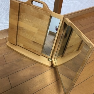 木製三面鏡の画像
