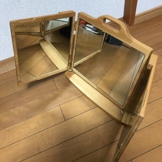 木製三面鏡の画像