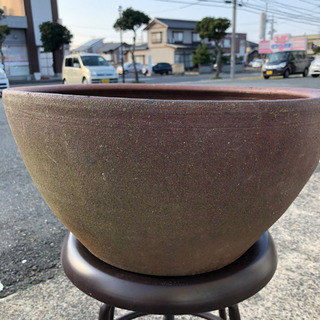 ✨🌟睡蓮鉢③🌟✨直径45×高さ23ｃｍ✨欠けの補修が一箇所あり✨味があります🎵の画像