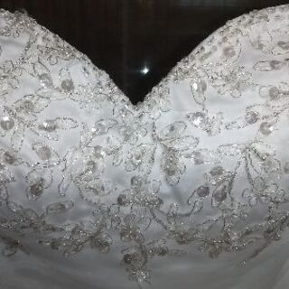 豪華ビーズ&刺繍　ウェディングドレス　マーメイド　ハートカットの画像